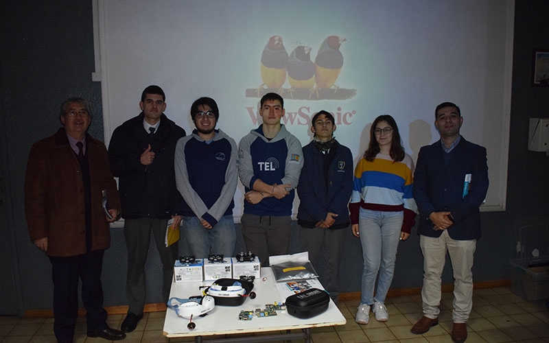 Alumnos de USM en promoción de carrera de Ingeniería Civil Telemática