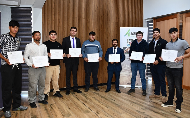 ASIMET certificó a profesores y estudiantes como soldadores