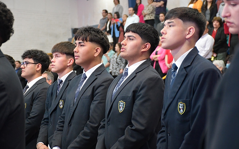 Licenciatura 2025 de los cursos 4°A y 4°B TP en el CEST