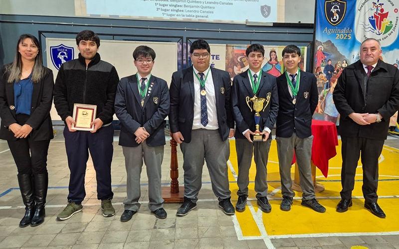 Comunidad Educativa reconoció a campeones nacionales de Tenis de Mesa