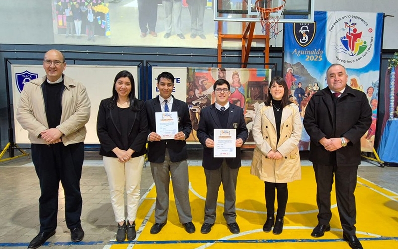 Reconocimiento a estudiantes destacados en la 8ª Feria Nacional de Ciencias