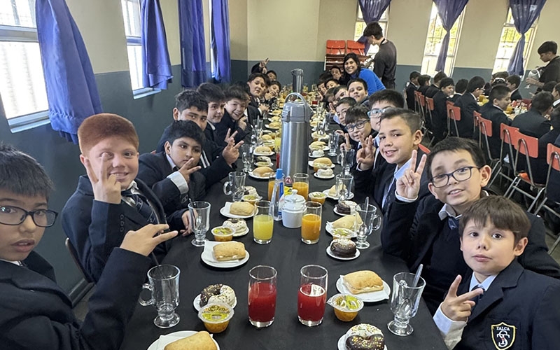 Desayuno para Alumnos de Quinto Básico Ganadores del SIMCE 2024