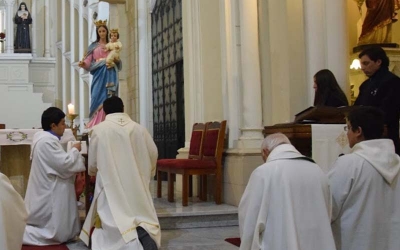 En solemnidad de María Auxiliadora Familia Salesiana encomendó su oración por Iglesia Chilena