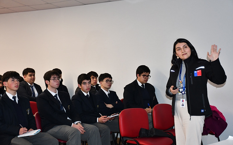 Charla de seguridad preparó a estudiantes para visita a Subestación Eléctrica Ancoa