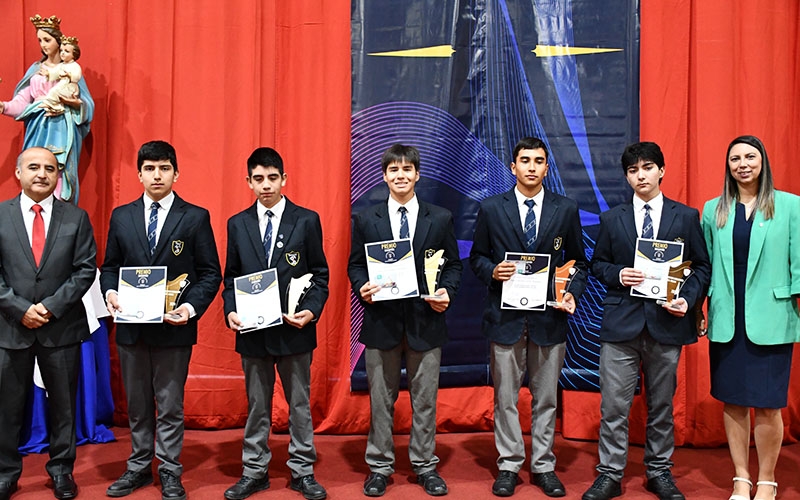 Alumnos de la Generación 2024 del CEST fueron premiados
