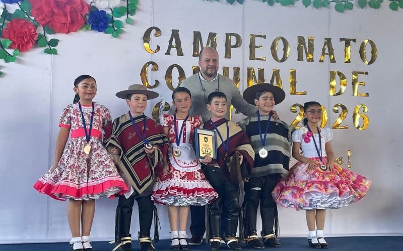 Agustín y Sebastián destacaron en campeonato comunal de cueca