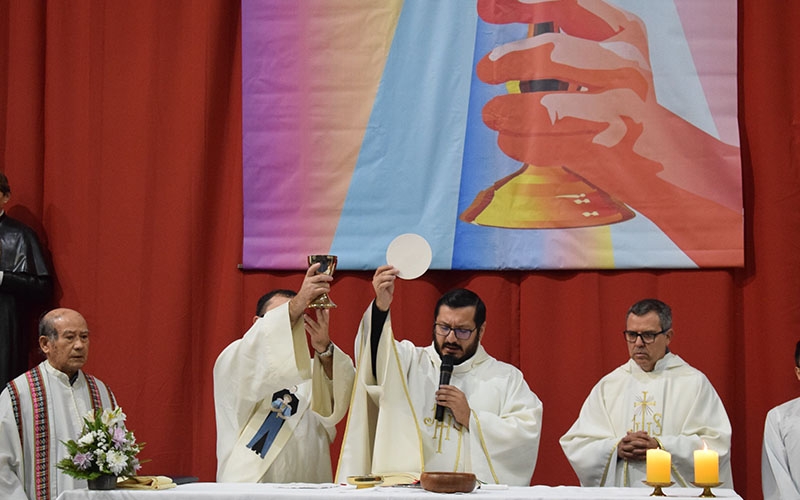 CEST celebró eucaristía de Última Cena y saludó a sus sacerdotes