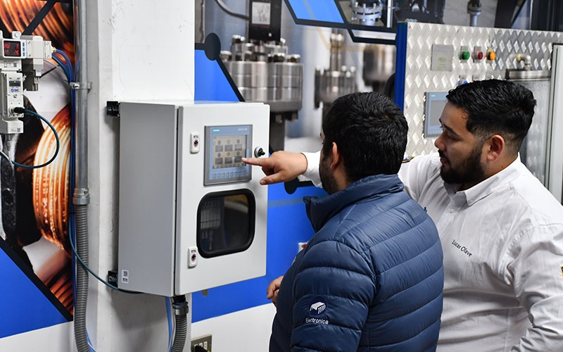 Especialidad de Electrónica cuenta con Sistema de Control para Impulsar la Sostenibilidad, único en Chile