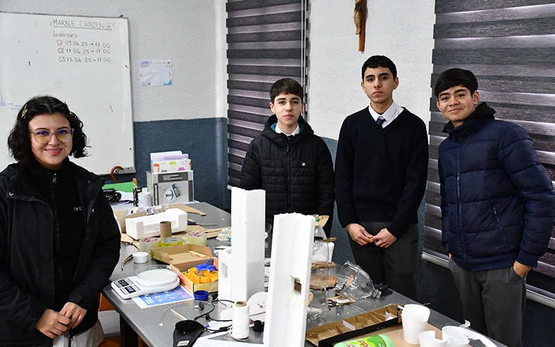 Estudiantes participan en el Marble Challenge 2025 con creatividad y conciencia ecológica