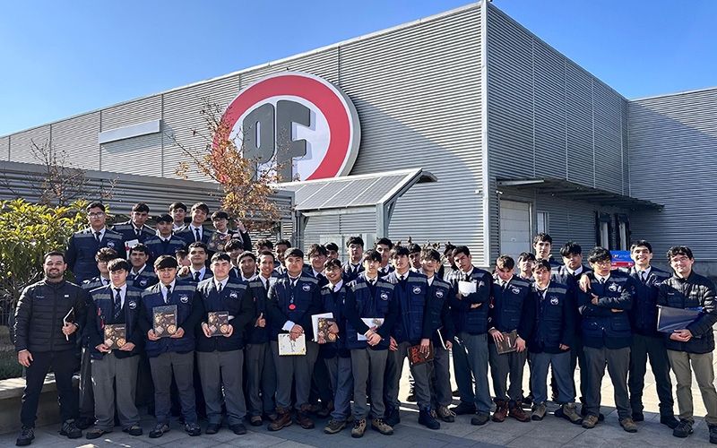 Estudiantes de Electrónica visitaron planta PF Alimentos