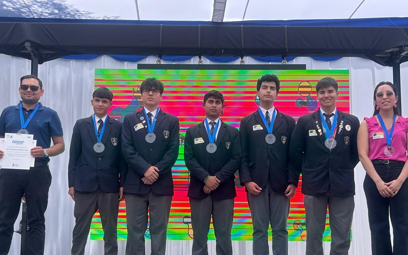 CEST destac&oacute; en FestiCiencia y recibi&oacute; placa identitaria de Explora Maule