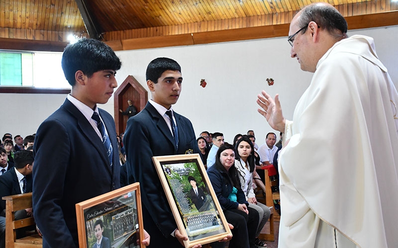 Con emotiva eucaristía alumnos de octavo básico culminan una etapa