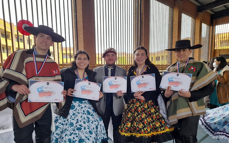 Alumnos de Taller de Folclore lograron 3° lugar en Torneo Comunal de Cueca