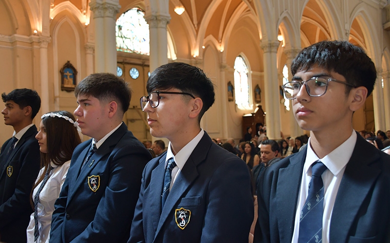 Niños y jóvenes del CEST recibieron su Primera Comunión