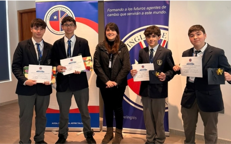 Estudiantes de 8°A obtienen 1° y 3° lugar en Feria de Ciencias