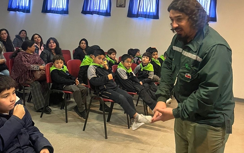 Brigada Ecológica y apoderados participaron en charla preventiva de incendios