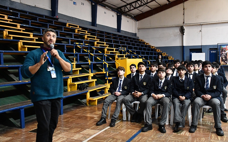 Académico expuso sobre Mecánica Cuántica en Semana de las Matemáticas