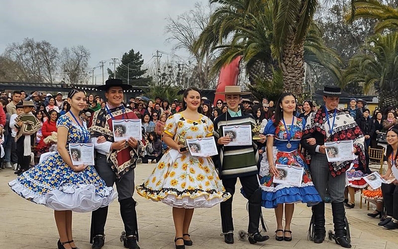 Dylan Morales de 4°C TP y Martina Valdebenito 1° lugar en Campeonato Comunal de Cueca Escolar