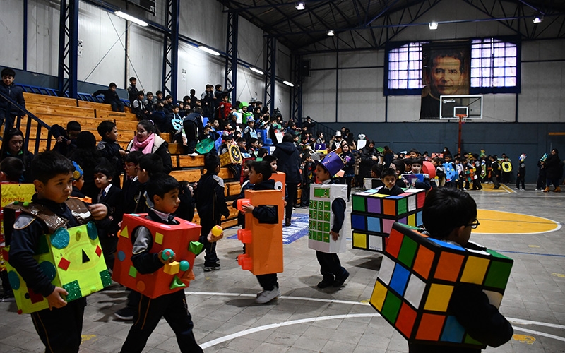 Desfile matemático con material reciclado fortaleció conocimientos