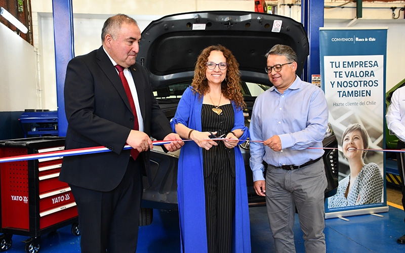 CEST inauguró Laboratorio de Electromovilidad con apoyo del Banco de Chile