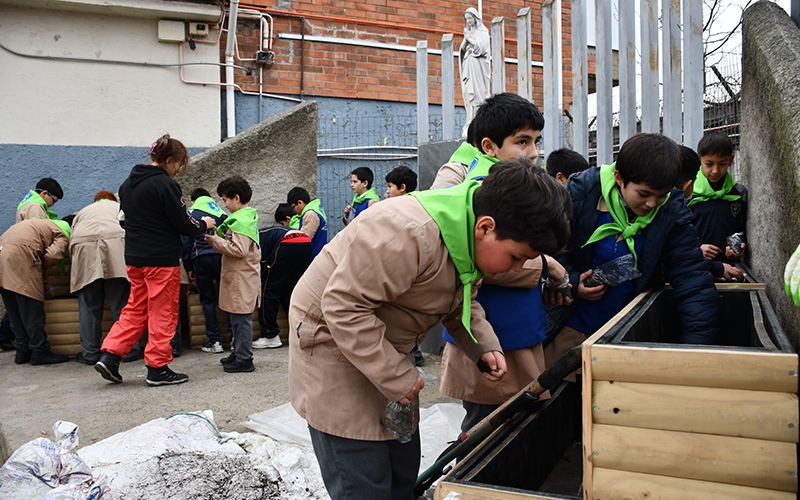 Brigada Ecológica del CEST inaugura huerto medicinal escolar