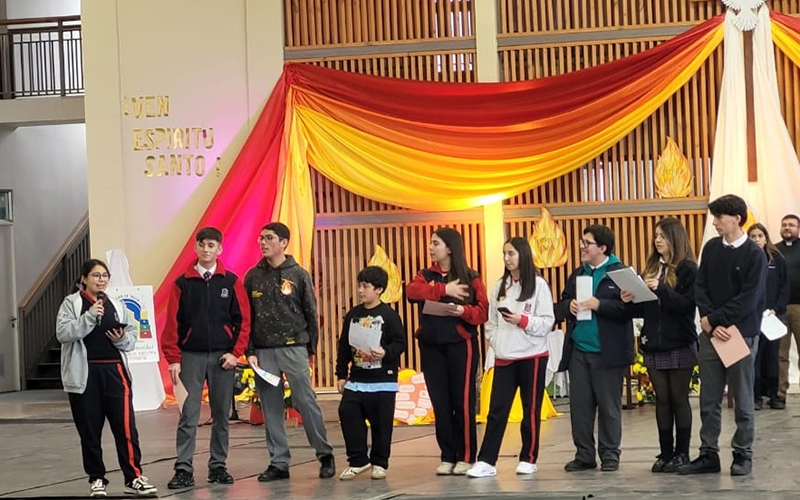 Jóvenes Celebran Pentecostés en Encuentro de Colegios Católicos de Talca
