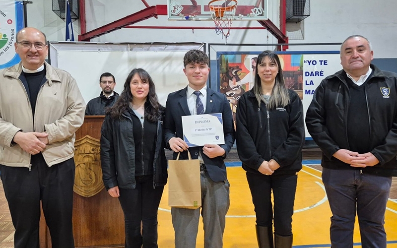 CEST premió a cursos con mejores salas decoradas en Fiestas Patrias