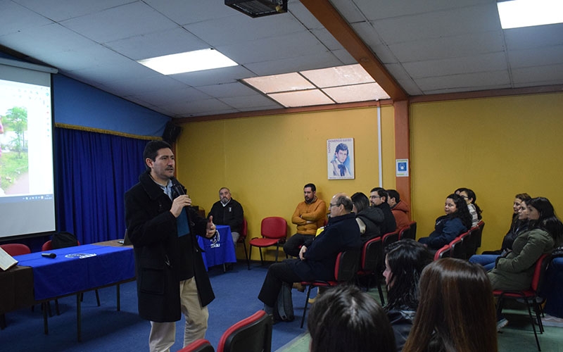 P. Claudio Cartes expuso sobre cuidado integral en formación de profesores