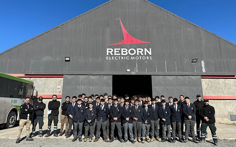 Estudiantes de Electrónica realizaron visita técnica a Reborn Electric Motors