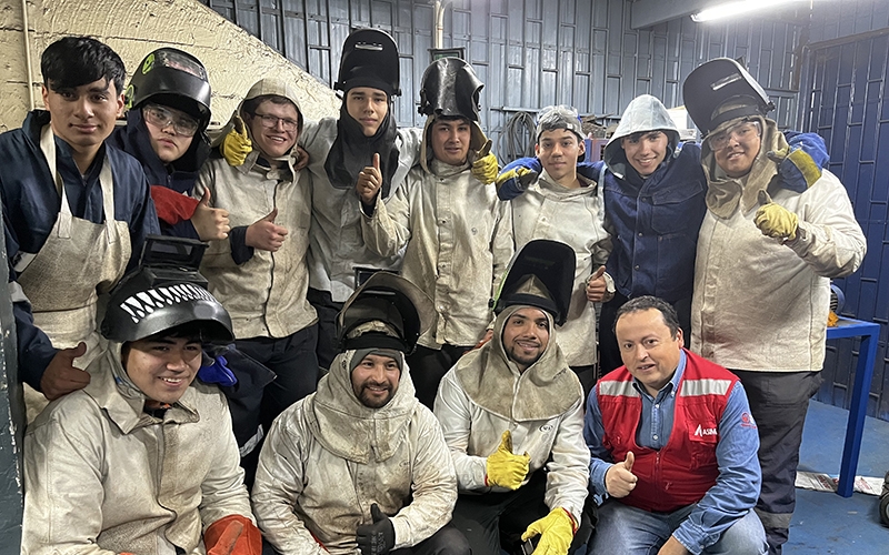 Profesores y estudiantes de Mecánica Industrial obtienen certificación en soldadura calificada